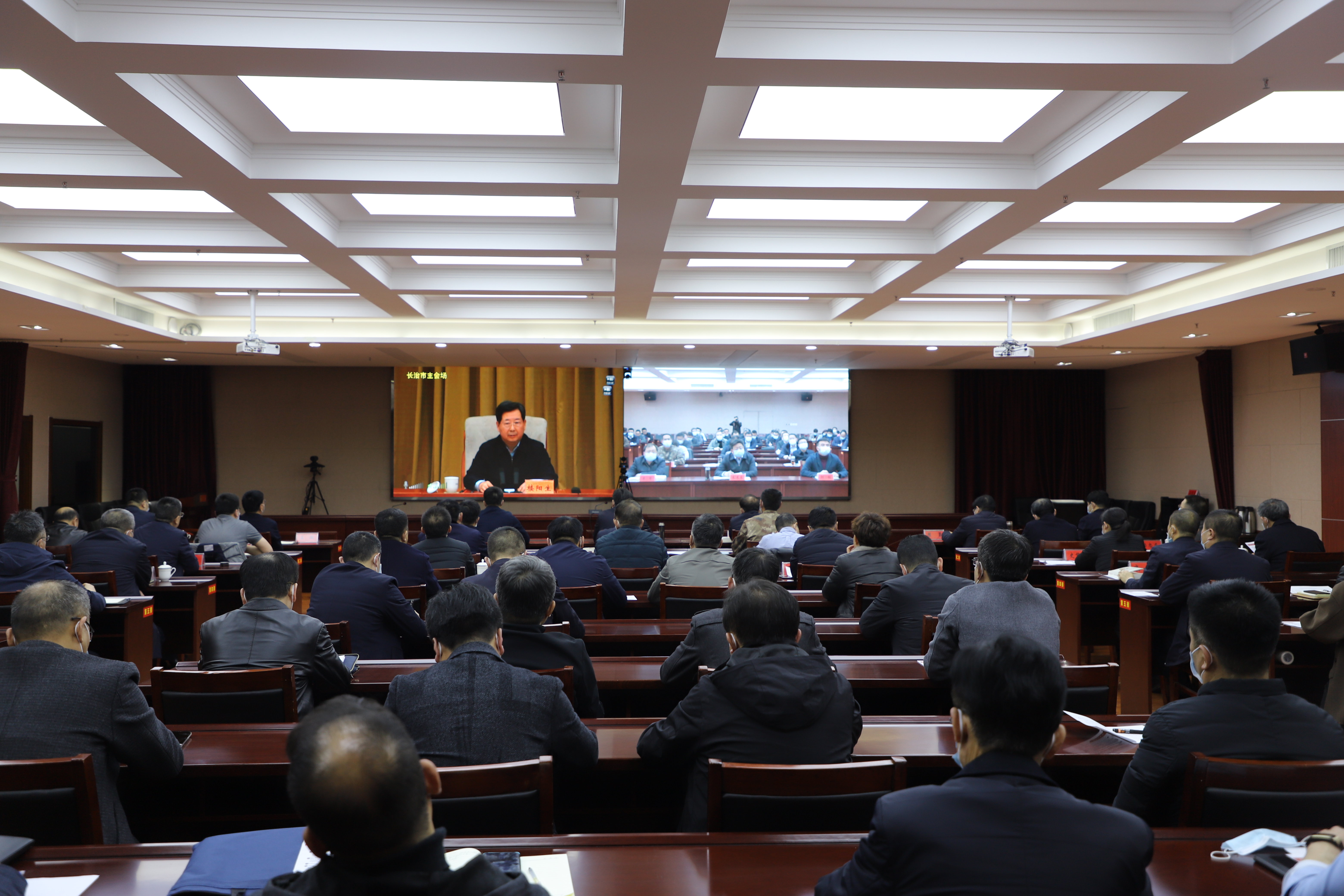 我区收听收看全省全面深化“13710”工作制度电视电话会议   区四套班子领导在我区分会场收听收看