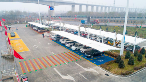 全省首家高速公路服务区彩色防滑地面标线标识落地潞城服务区