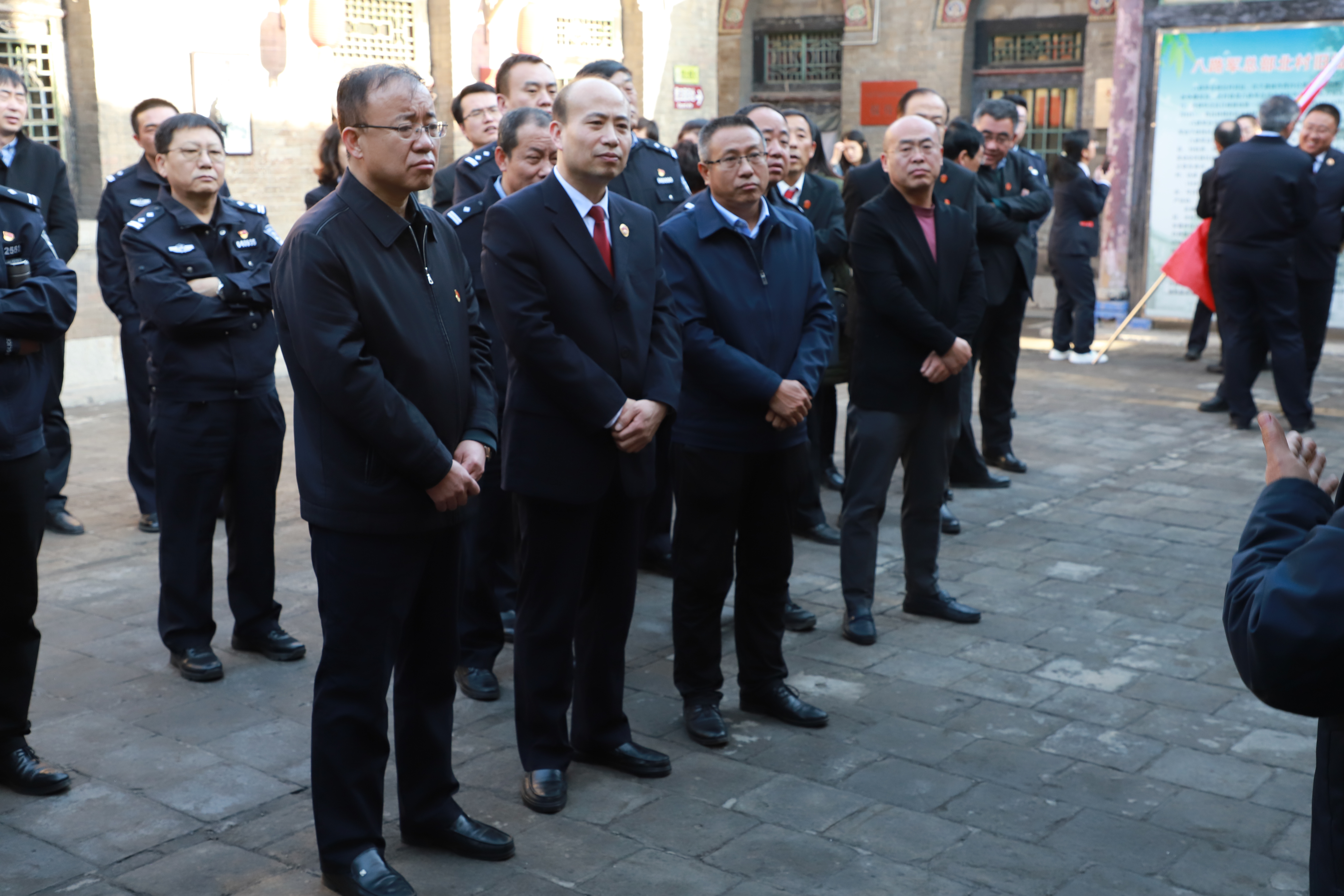 区政法系统100多名政法干警来到八路军总部北村旧址进行了参观学习