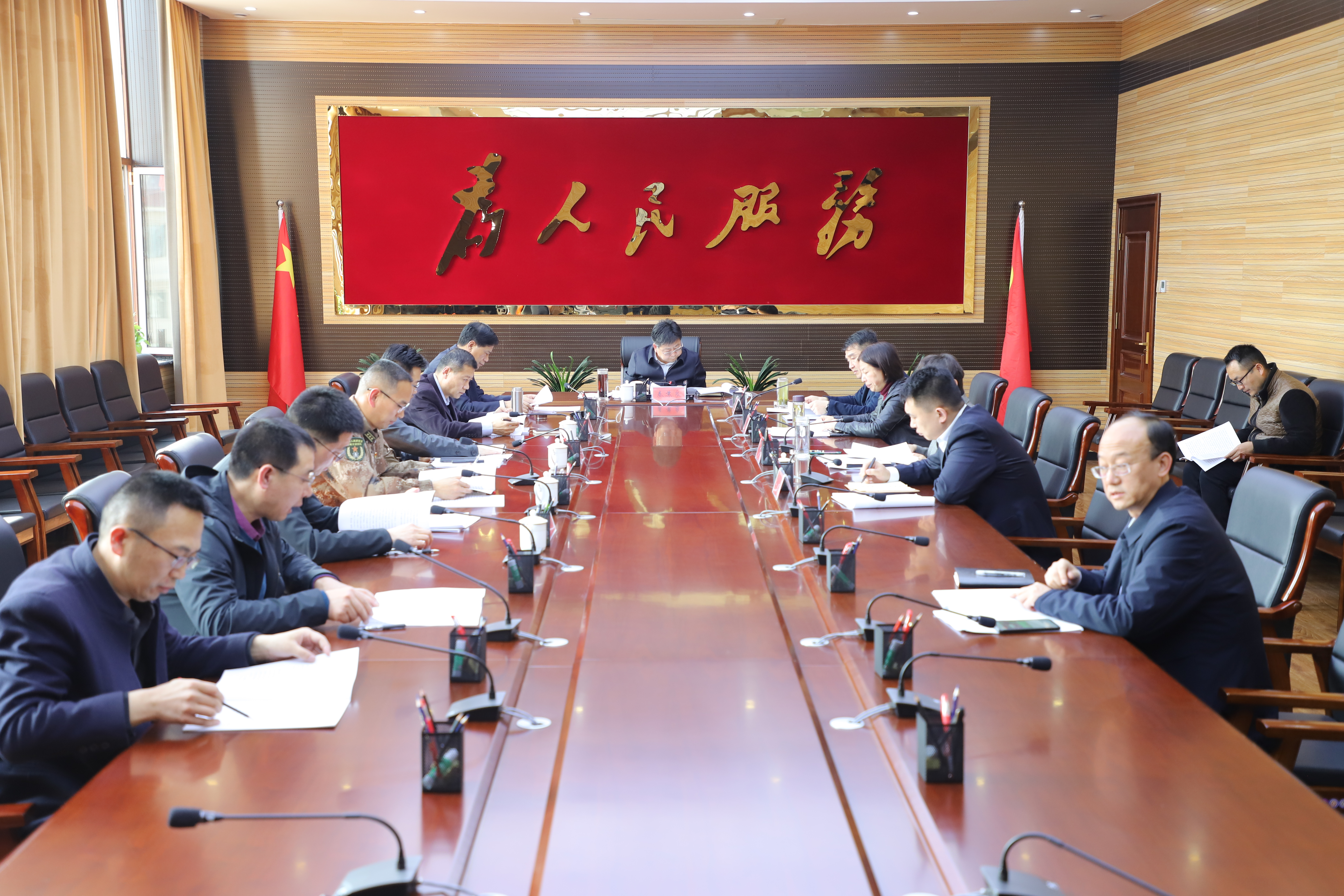 区委召开常委会议