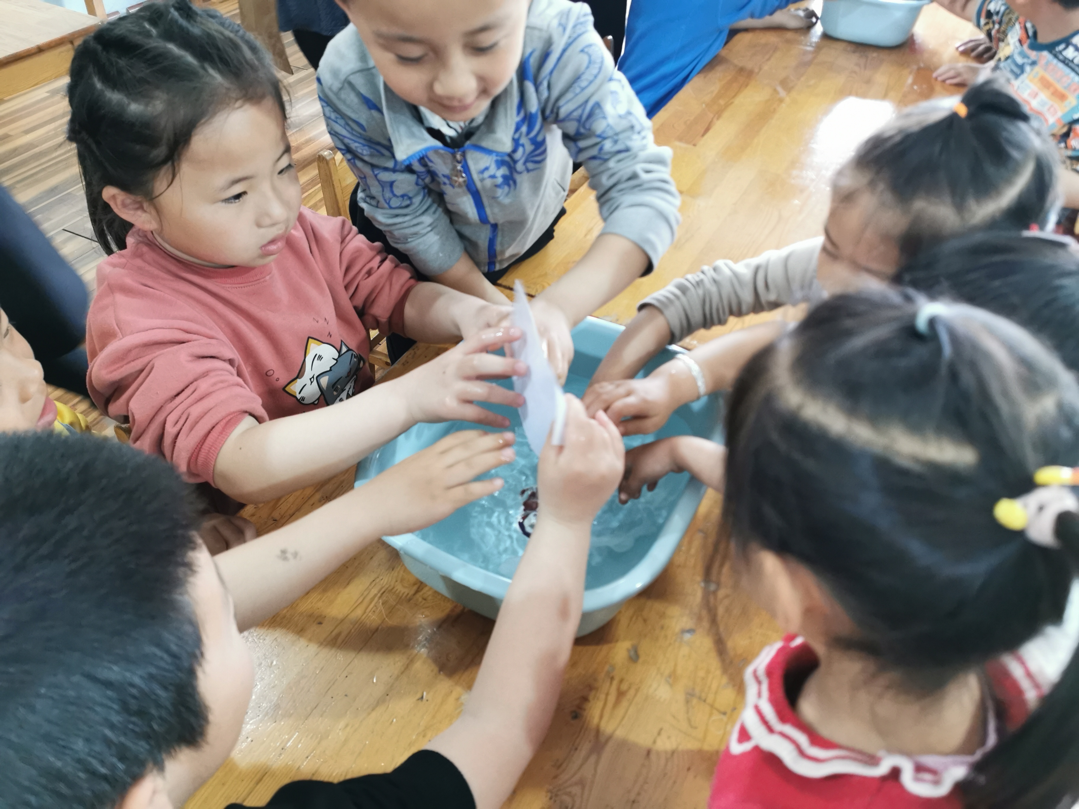 第52个“世界地球日“区婴城幼儿园开展了多形式的主题活动