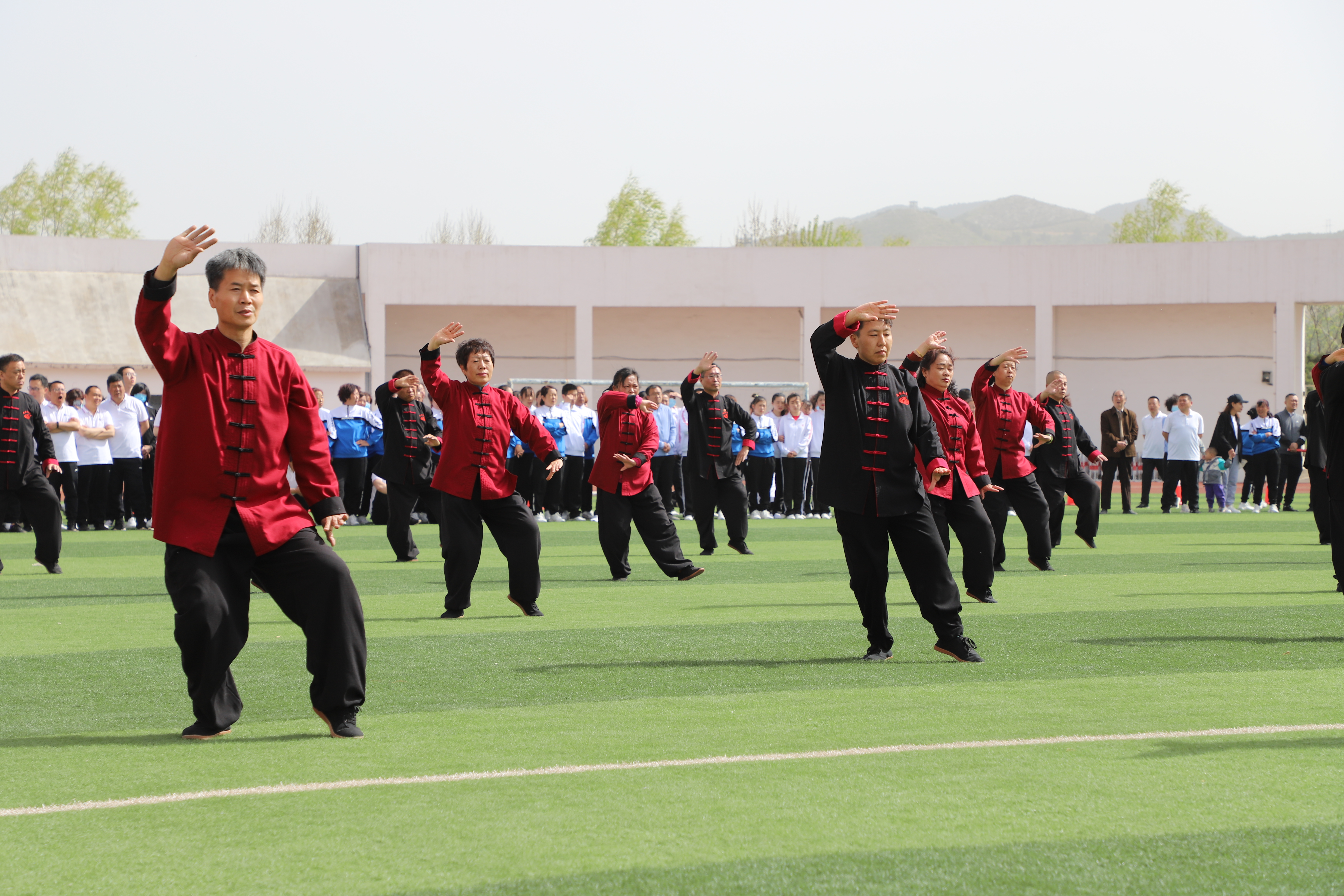 “庆百年华诞 展职工风采”长治市潞城区2021年“五一”职工健身运动会在潞城区体育场隆重开幕