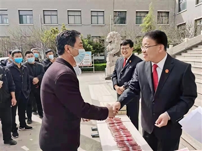 【奋斗百年路 启航新征程——我为群众办实事】区人民法院：将“纸上权利”兑换成“真金白银”