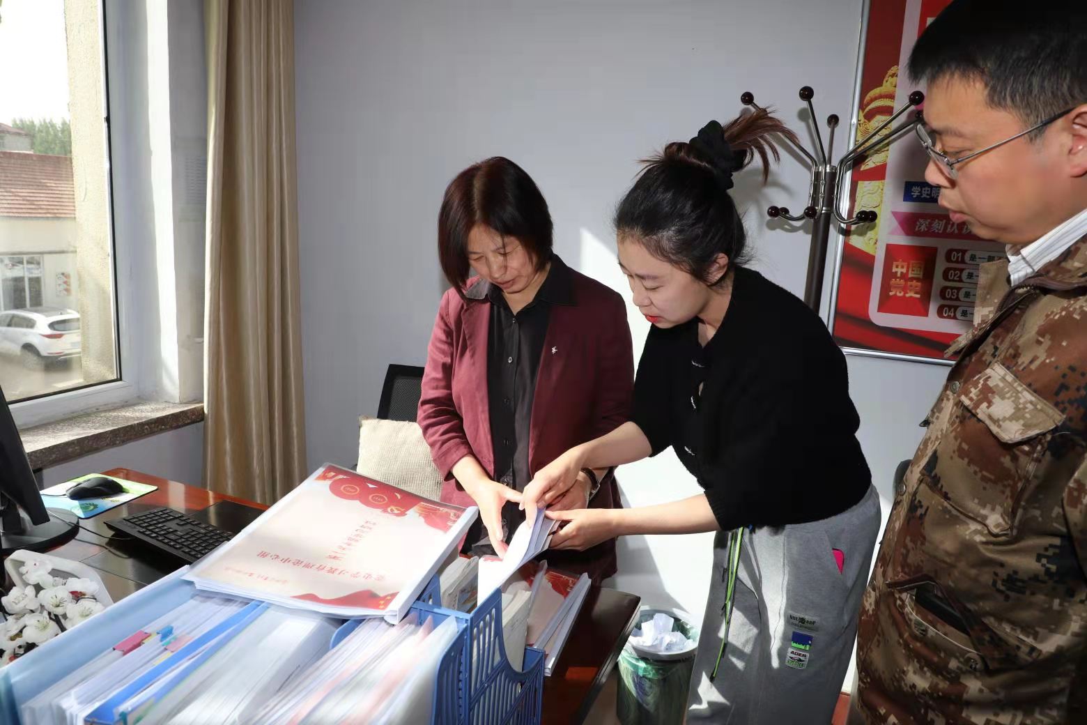 区委常委、宣传部长曹枫带领区委党史学习教育领导小组办公室成员深入我区进行观摩指导