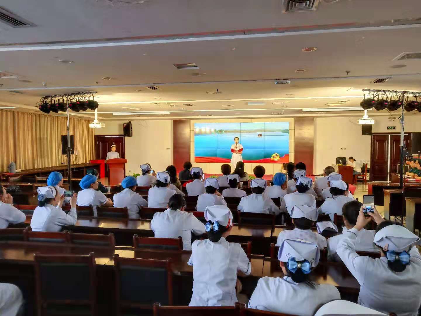 潞城区人民医院举行“诵百年经典 展天使风采”喜迎建党100周年暨纪念5·12国际护士节诗歌朗诵比赛