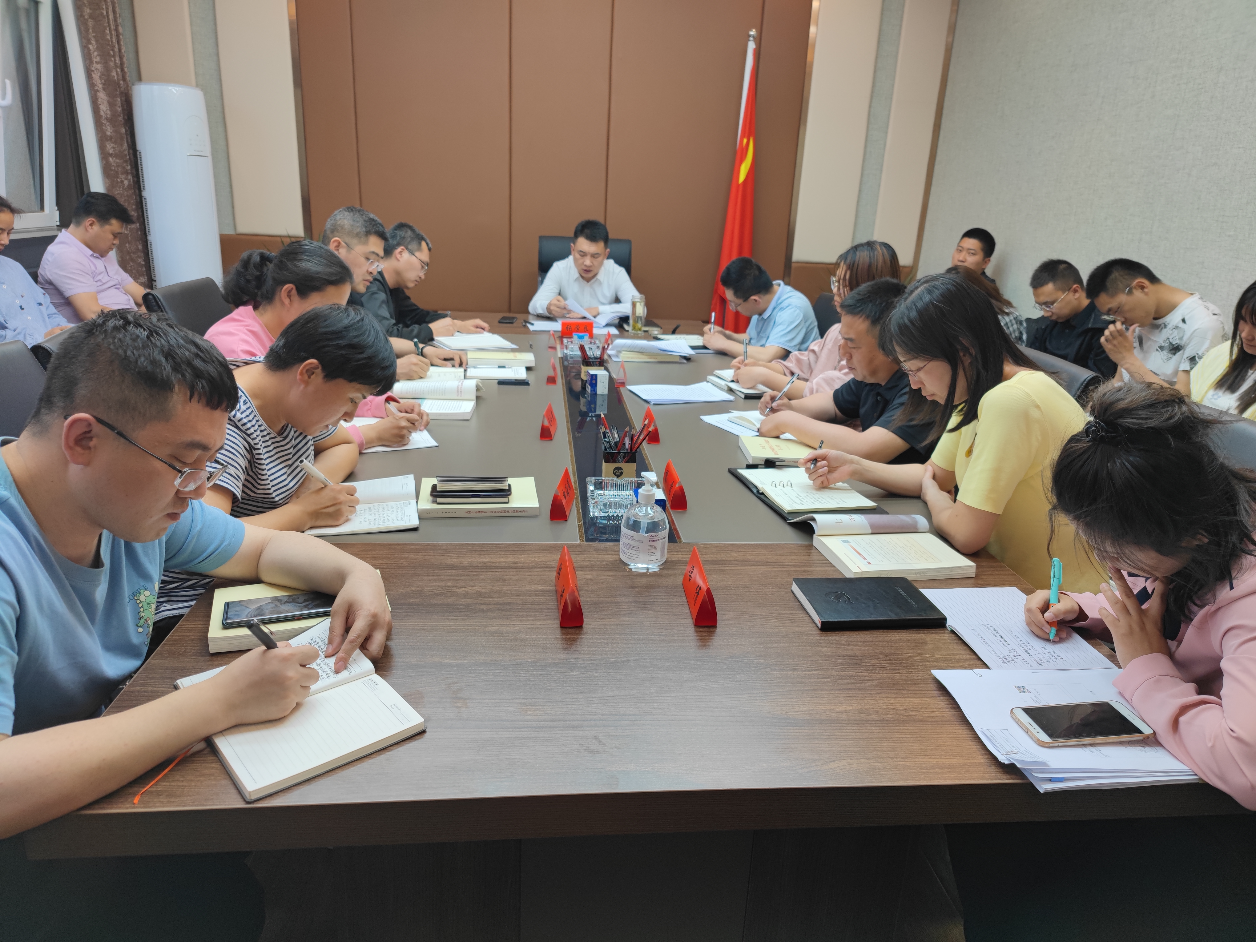 区委组织部召开集中学习会议