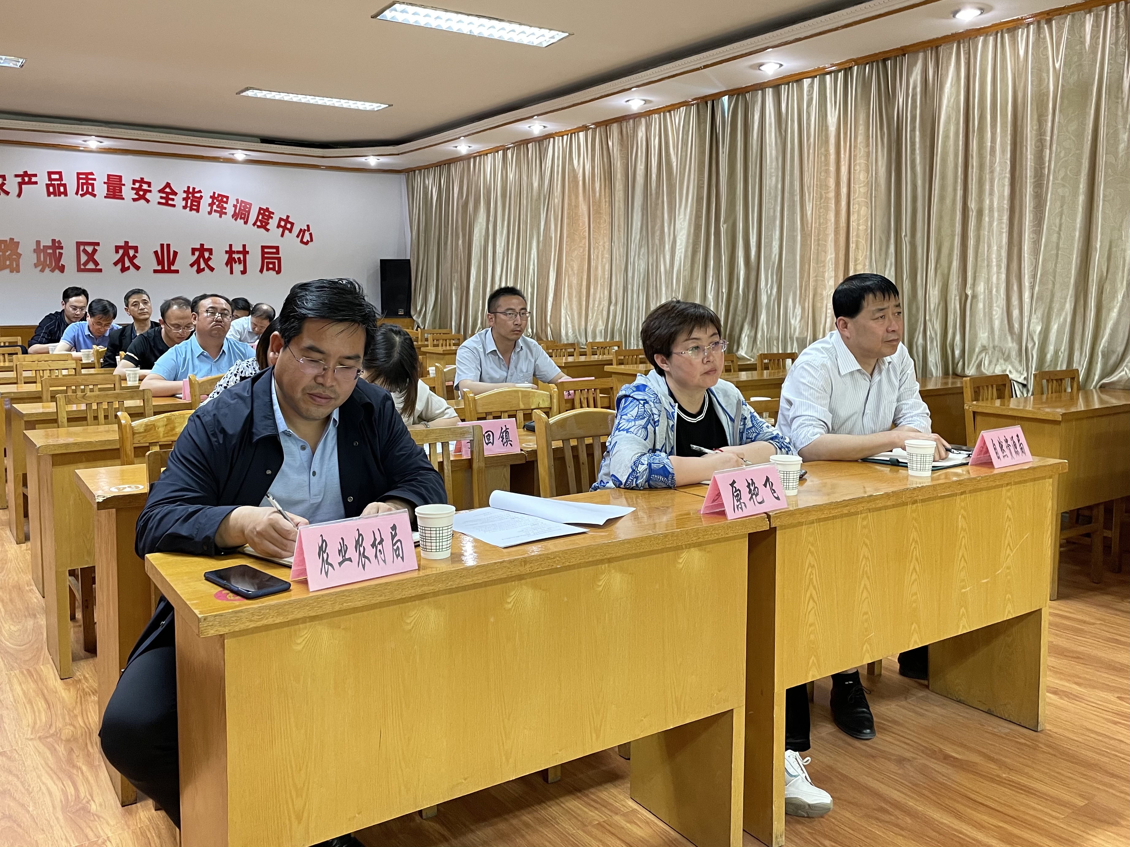 我区收听收看全国“大棚房”问题专项清理整治行动“回头看”电视电话会