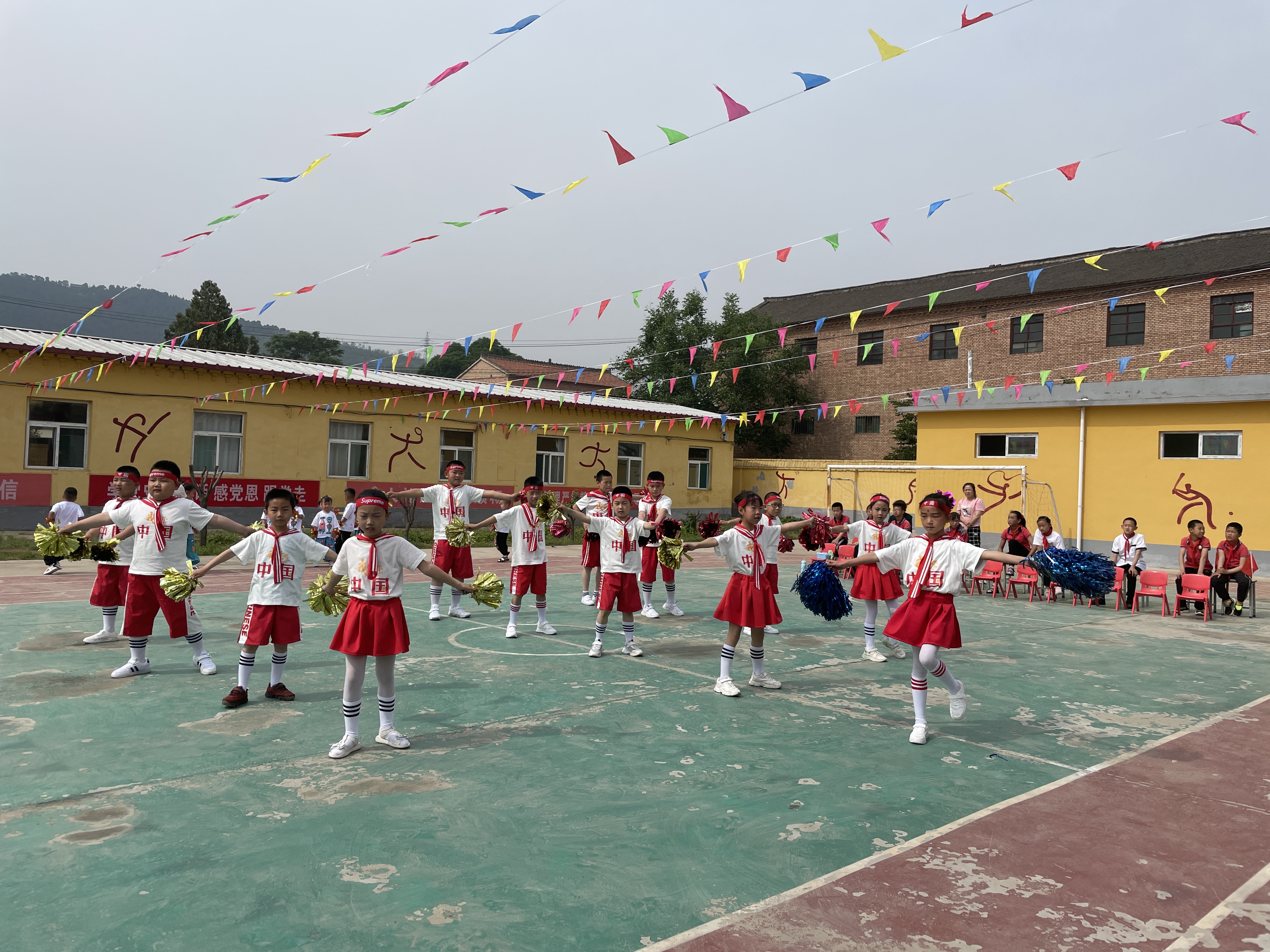 西流小学举行“童心筑梦 礼赞百年” 庆祝六一国际儿童节大会暨表彰大会