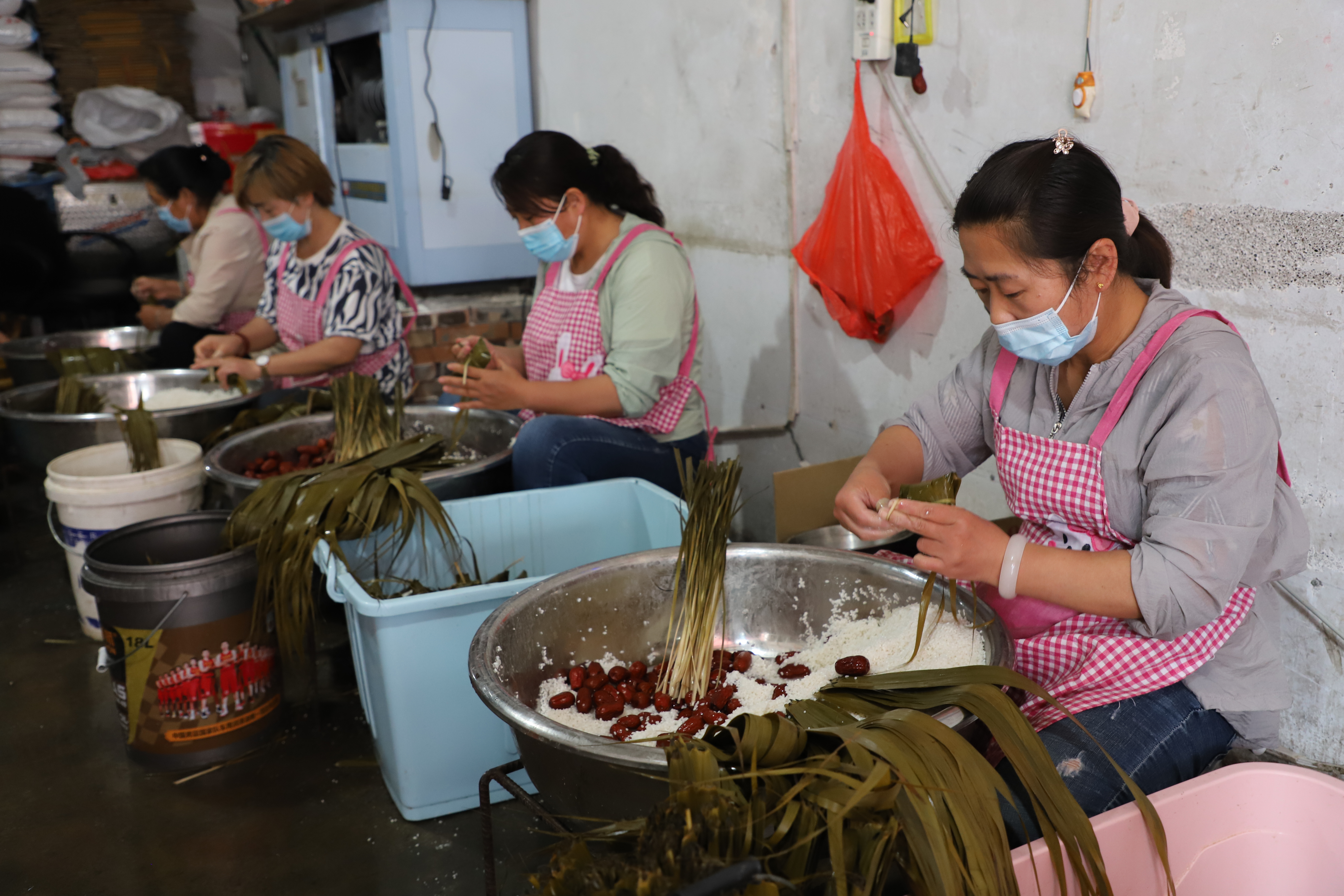 又是一年端午至 粽子飘香入户时