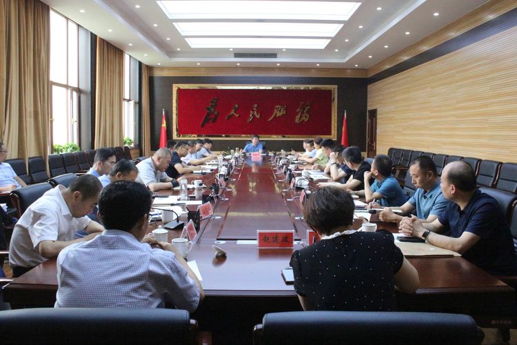 区委理论学习中心组举行集体学习