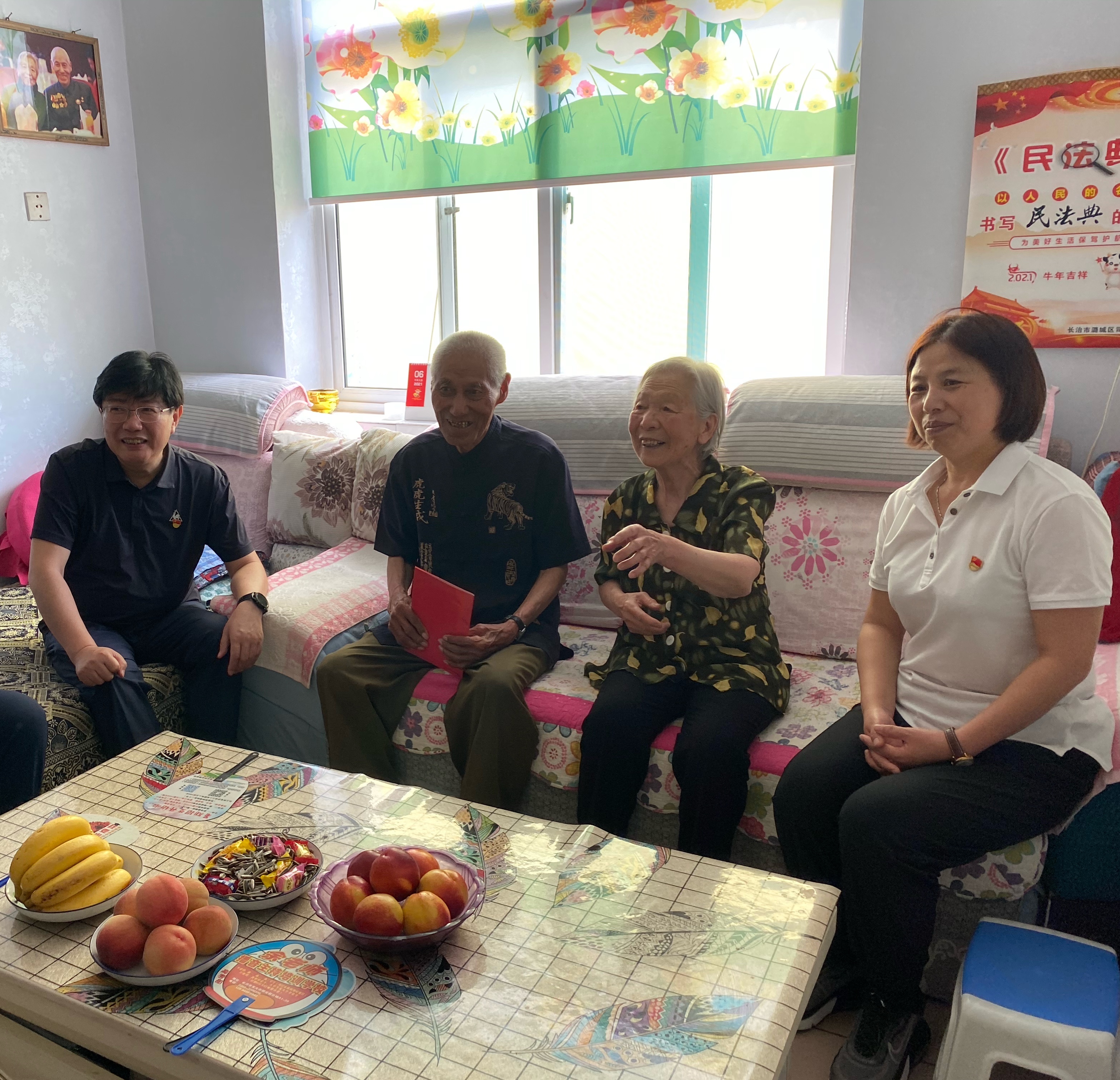 区人大常委会主任翟勇，区委常委、宣传部长曹枫在微子镇走访慰问建国前老党员和困难老党员