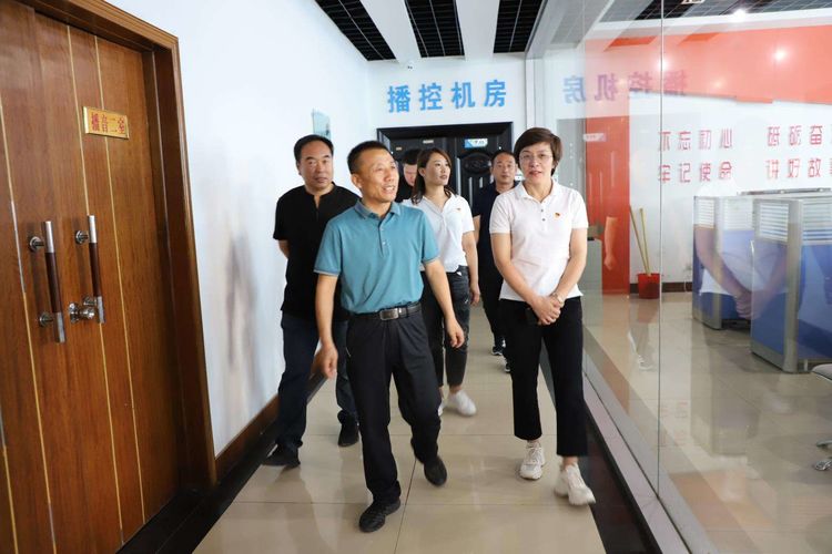 杜进才深入区融媒体中心和图书馆就安全工作进行检查指导