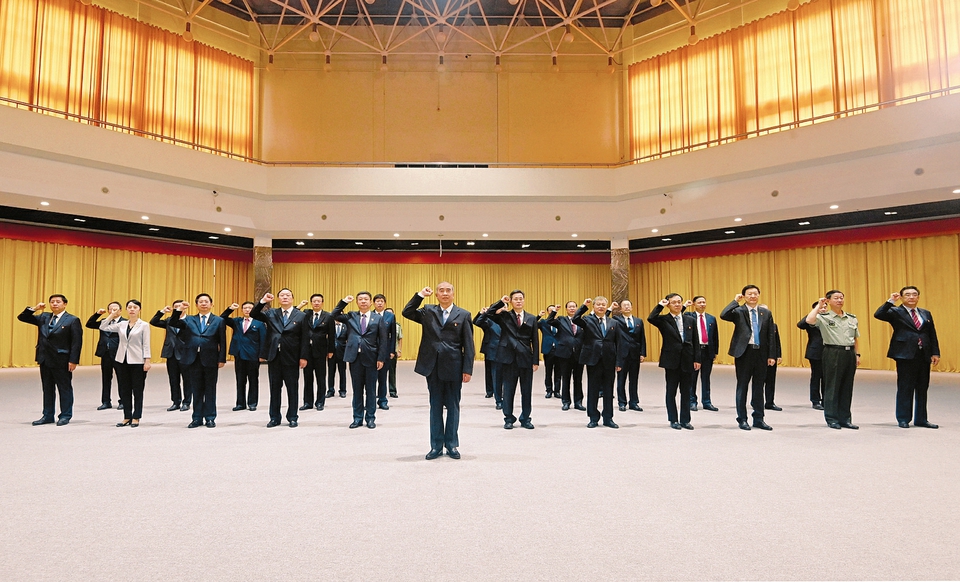 山西省庆祝中国共产党成立100周年图片展开展 林武蓝佛安等参观展览并重温入党誓词