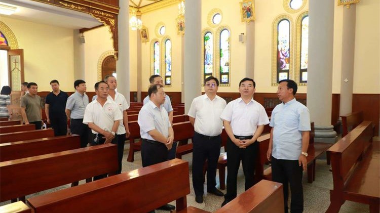 市委常委、统战部长吴小华在我区调研非公经济统战工作