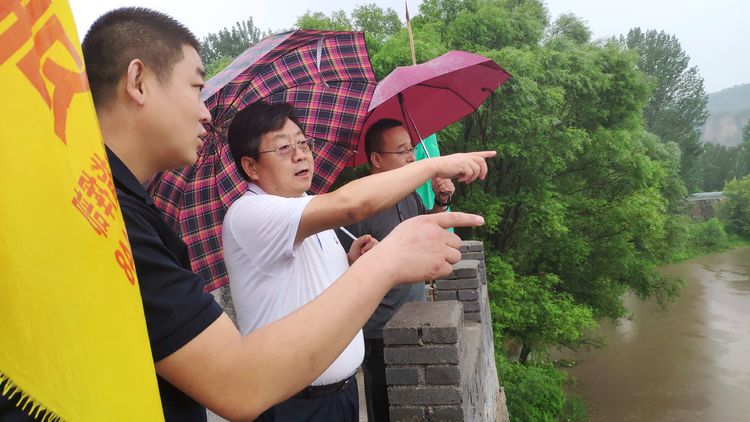 秦苏良深入辛安泉镇、黄牛蹄乡调研督导防汛减灾工作