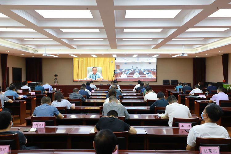 我区收听收看全省服务业提质增效推进大会