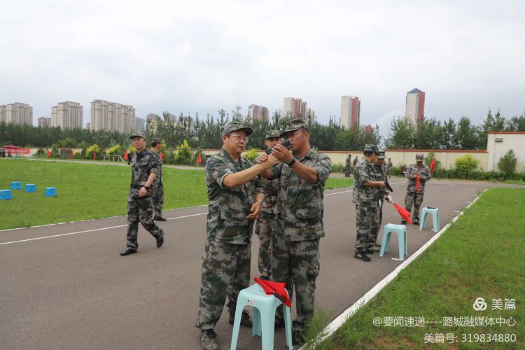 区四套班子领导参加“军事日”活动
