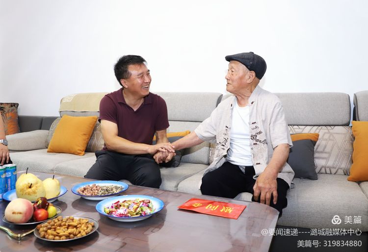 区委副书记、区长郭强走访慰问老复员军人代表