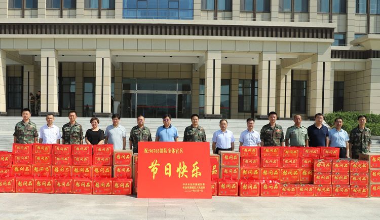 秦苏良等区领导开展“八一”慰问活动