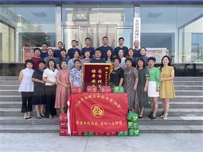 女企业家协会： 关怀送到消防队