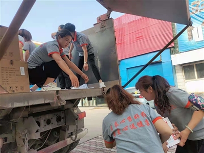 民康药业联合长治市华鑫通工贸公司 赴河南灾区捐赠物资