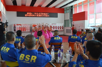 红色文艺轻骑兵： 歌声献给最可爱的人