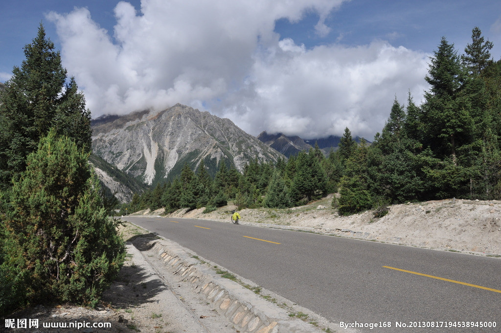 潞城公路段 路地联手路警联合保公路畅通