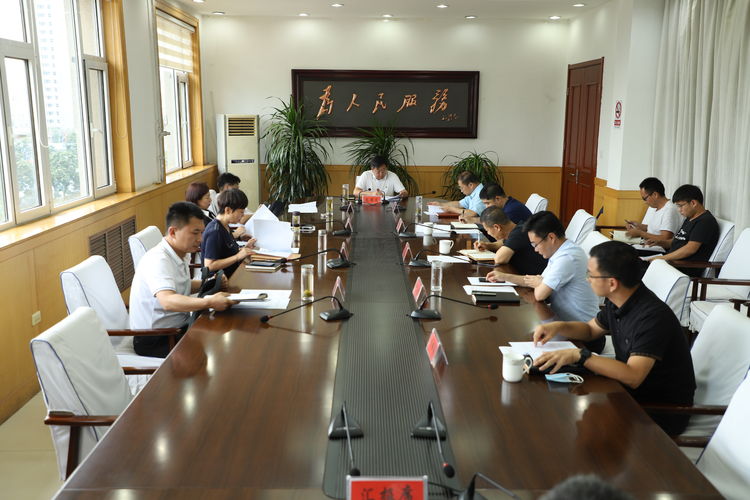 潞城区委常委会召开会议