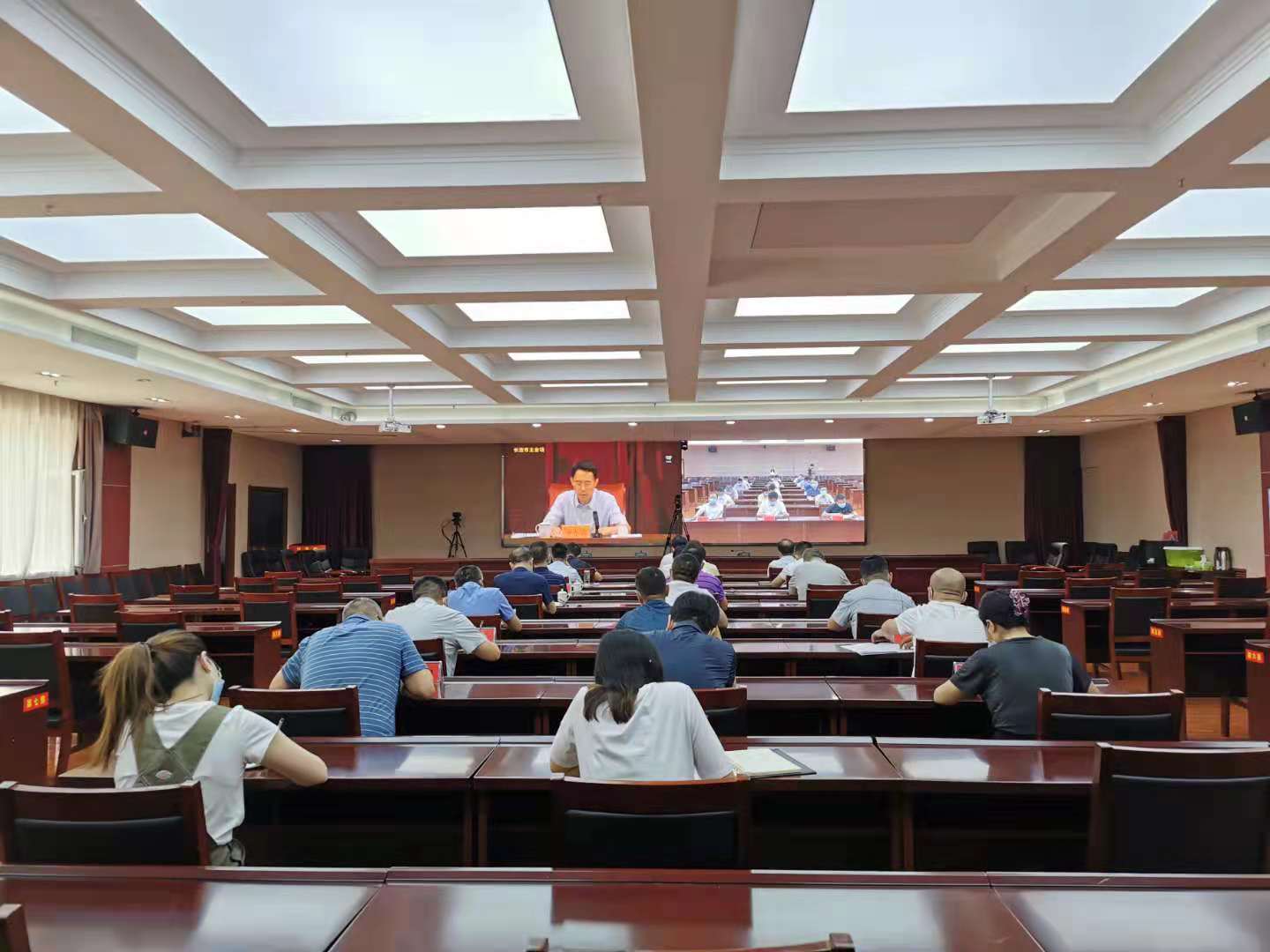 我区收听收看市委全面依法治市工作电视电话会