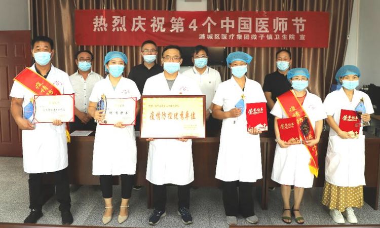 秦苏良走访慰问一线医务人员