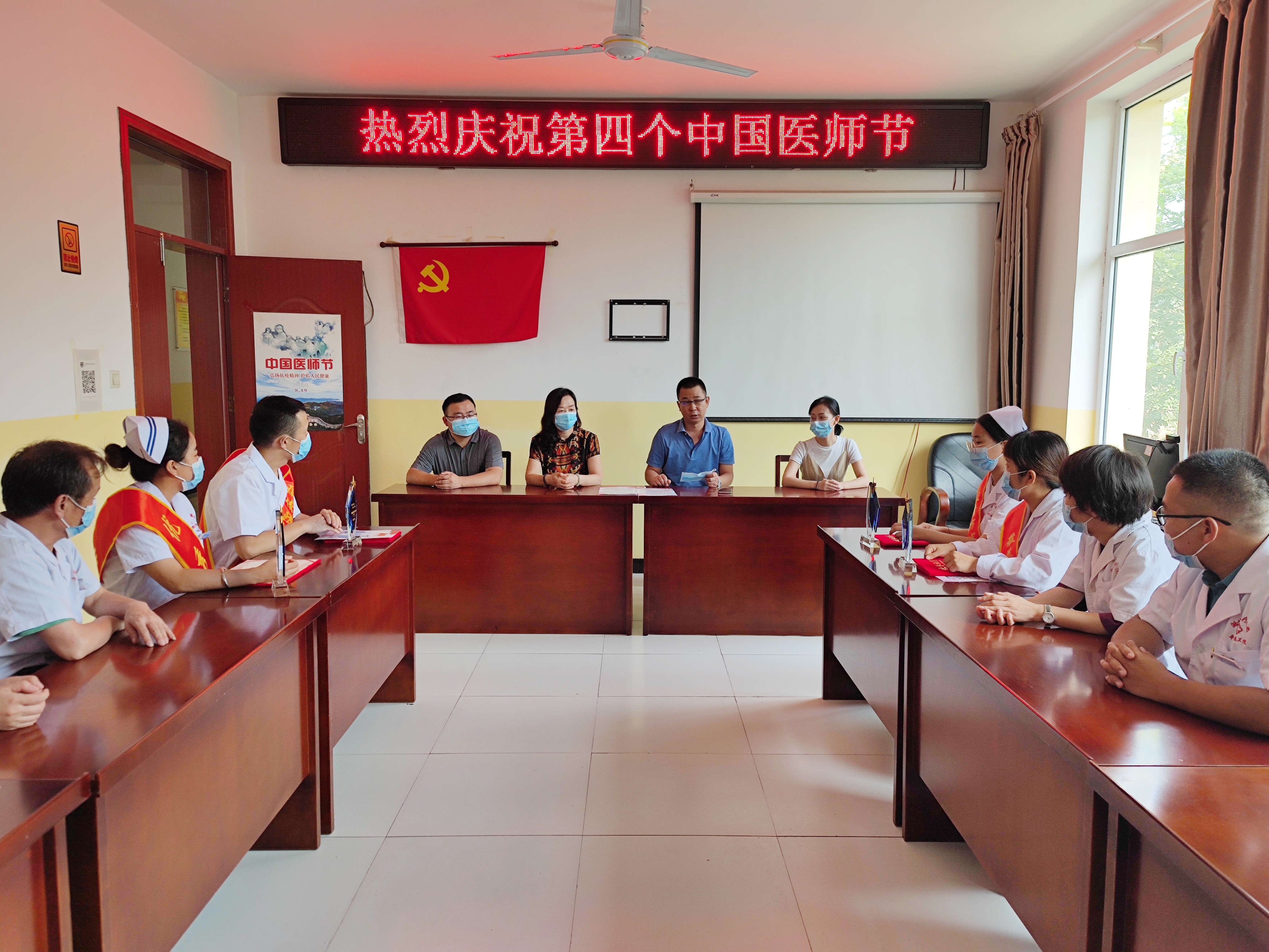 副区长张永刚走访慰问一线医护工作者