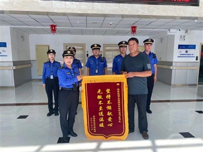 区城市管理综合行政执法局（筹）： 敬老院里情意浓