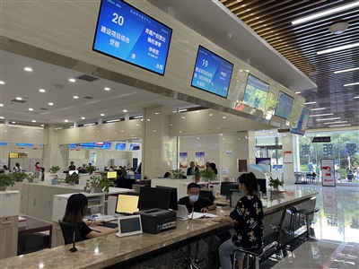 区行政审批服务管理局： 按下“加速键” 当好“店小二”