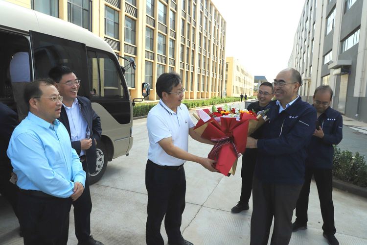 秦苏良开展中秋节慰问活动