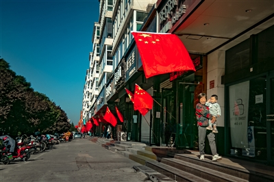 最美中国红 祝福新时代