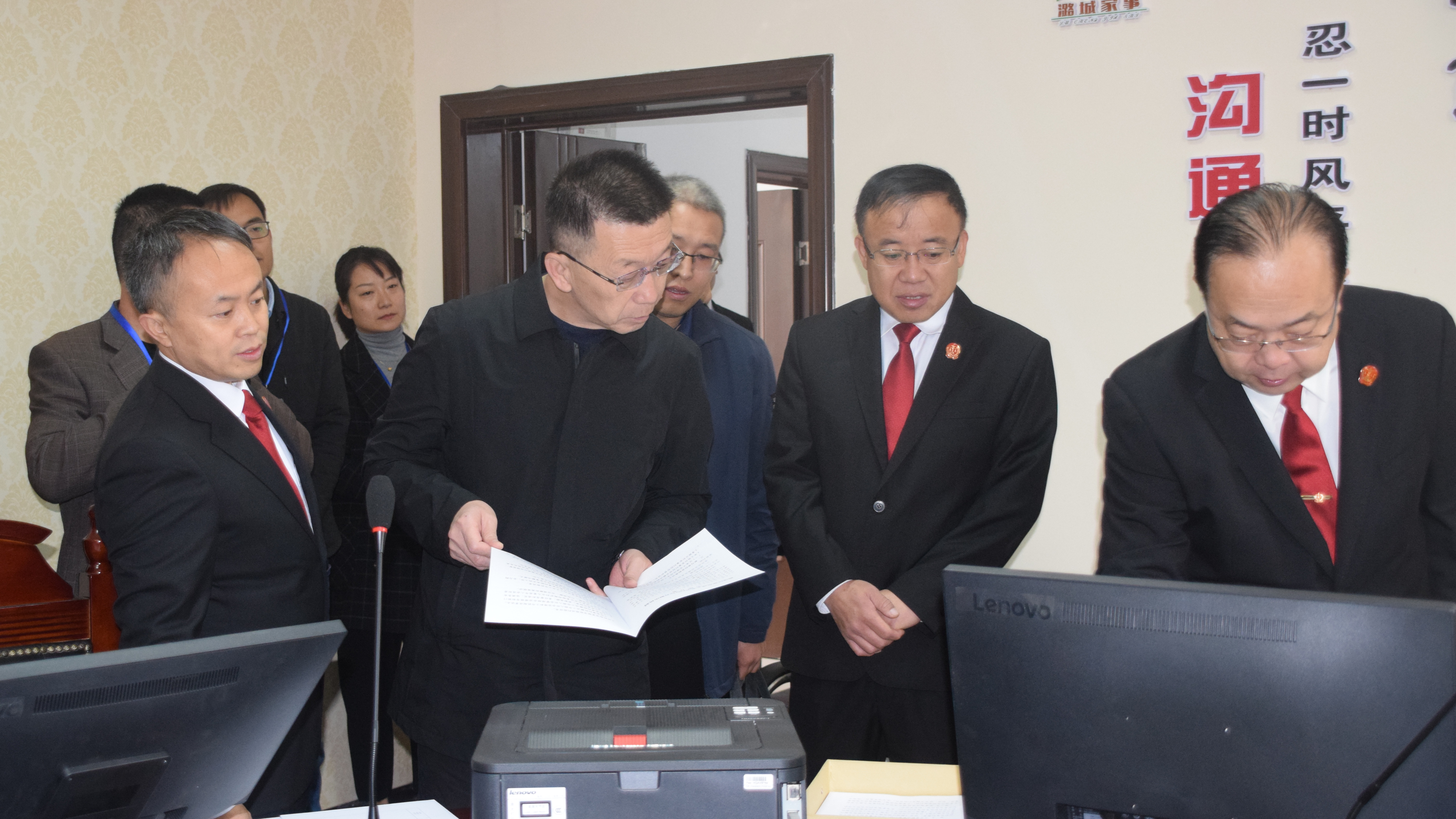 区人大常委会副主任杨忠民带领区人大常委会部分组成人员对区人民法院家事审判工作开展情况进行专项视察