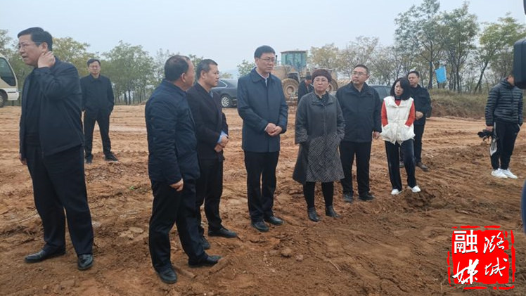 贺鑫调研我区农村（社区）“两委”换届和民政重点工作