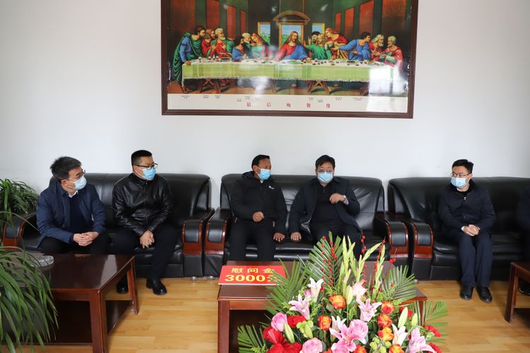 秦苏良带队走访慰问宗教界人士