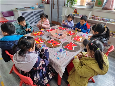 府前幼儿园：手工制虎迎新年