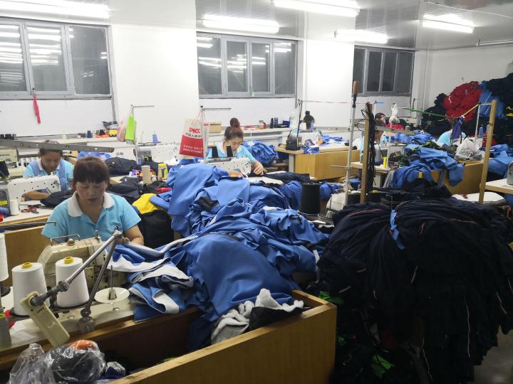 开办扶贫车间  实现就业增收