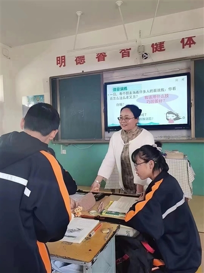 丹心育学子 初心联选民 ——记区二届人大代表冯曦丽