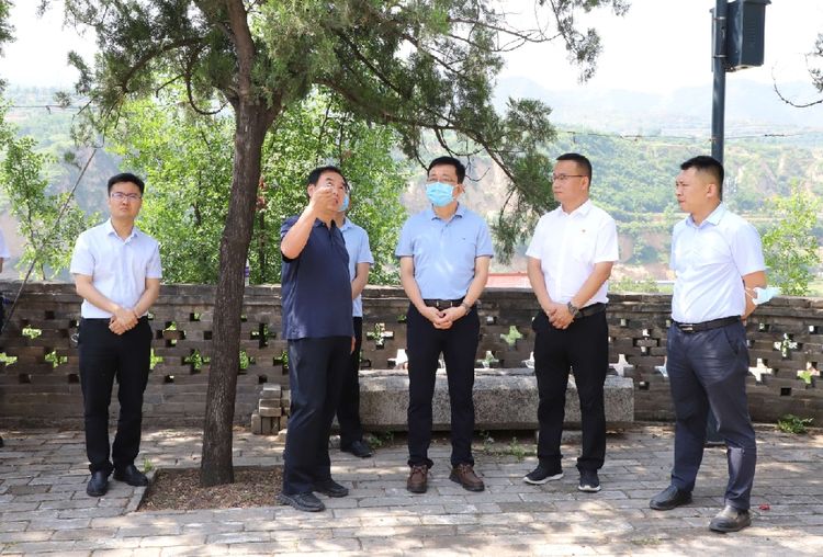 段尧刚在黄牛蹄乡调研