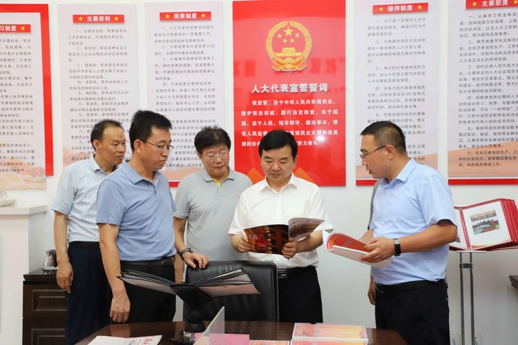 吴小华带队在我区专题调研省委人大工作会议精神贯彻落实情况