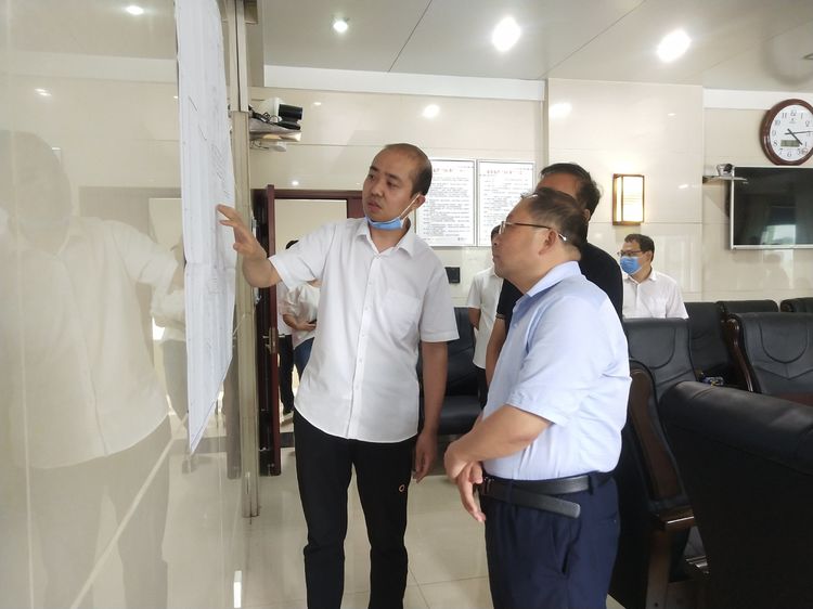 柴哲开展入企服务并检查企业安全生产工作