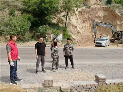 酸甜苦辣在其中 百姓期待记心中 ——记区二届人大代表张彪