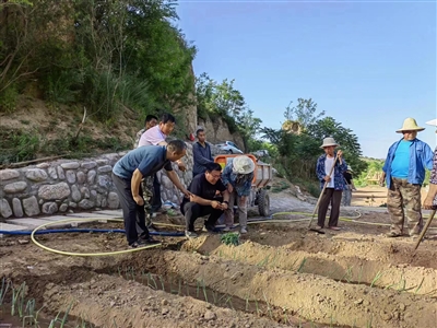 “山丹丹”开出致富花 ——记区二届人大代表宋建军