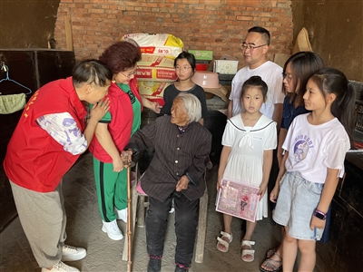 爱心捐助暖人心