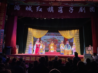 潞城立森纸业有限公司为村举办文艺晚会