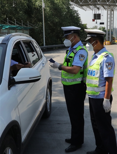 从严整治交通违法行为 营造安全文明出行环境