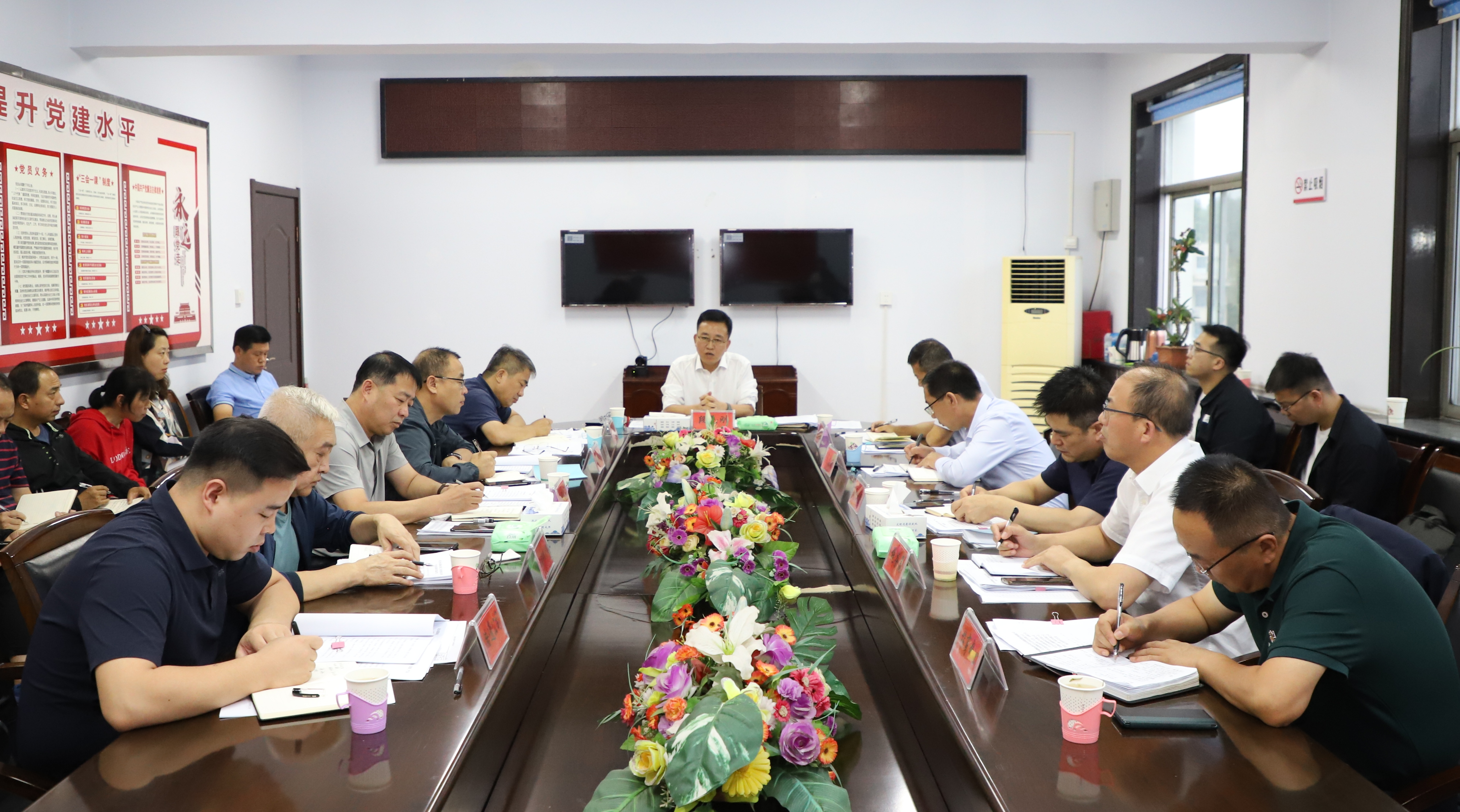 段尧刚在区工业和信息化局调研时强调 强化服务意识 优化产业结构 加快转型发展